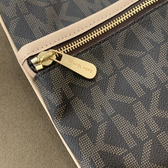 NWOT Brown Leather Michael Kors Signature Logo Crossbody Bag Messenger - Picture 5 of 10